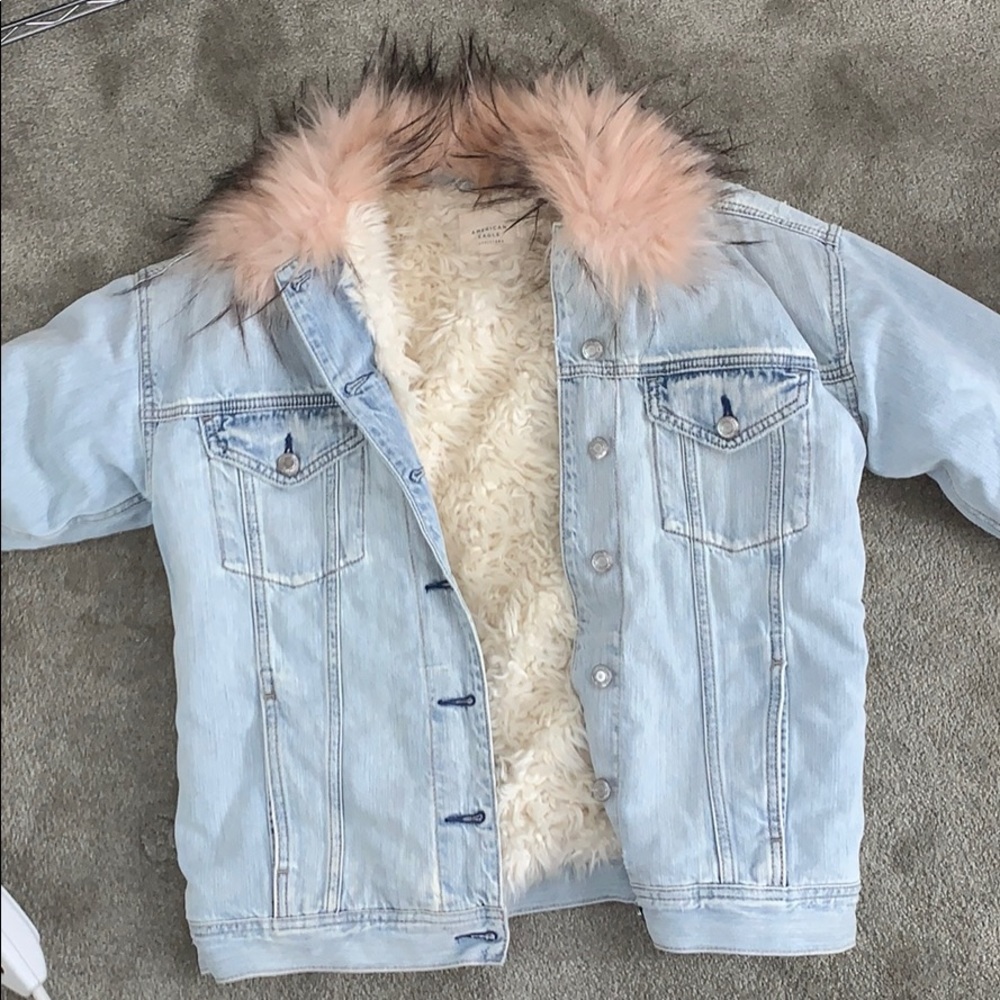 Jean jacket with fur inside